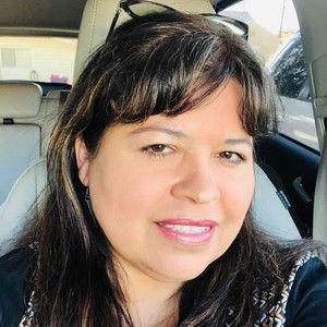 Meet your Posher, Adela